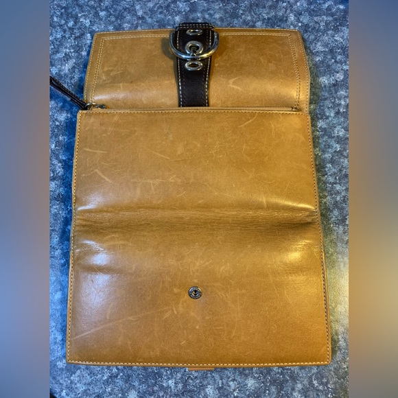 Authentic Vintage Coach Large Tan Leather Wallet - Picture 3 of 4